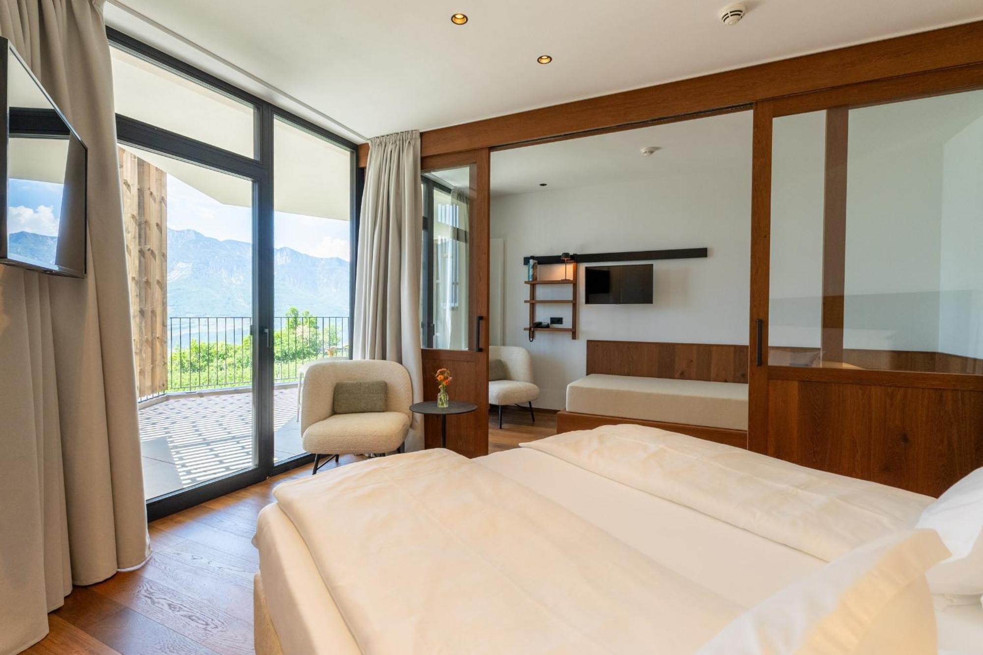 Tenz 2025 Hotel